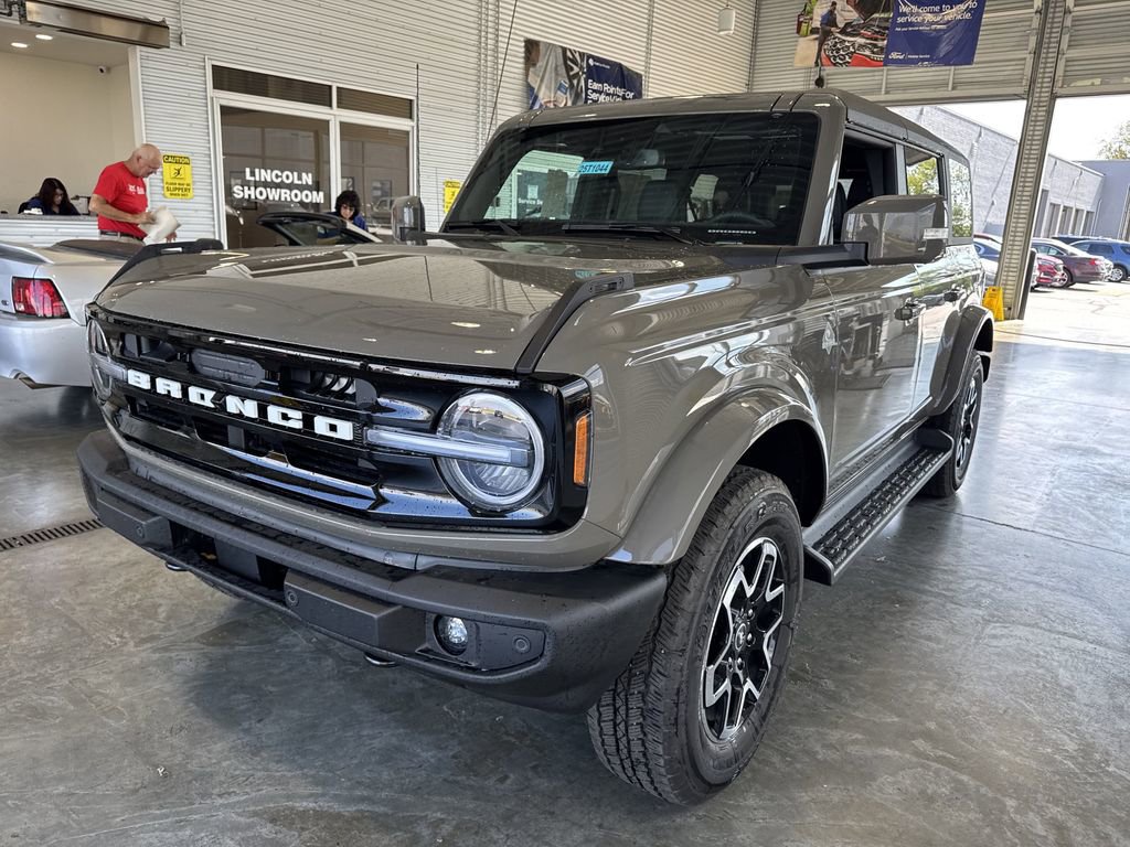 New 2025 Ford Bronco Outer Banks image 7