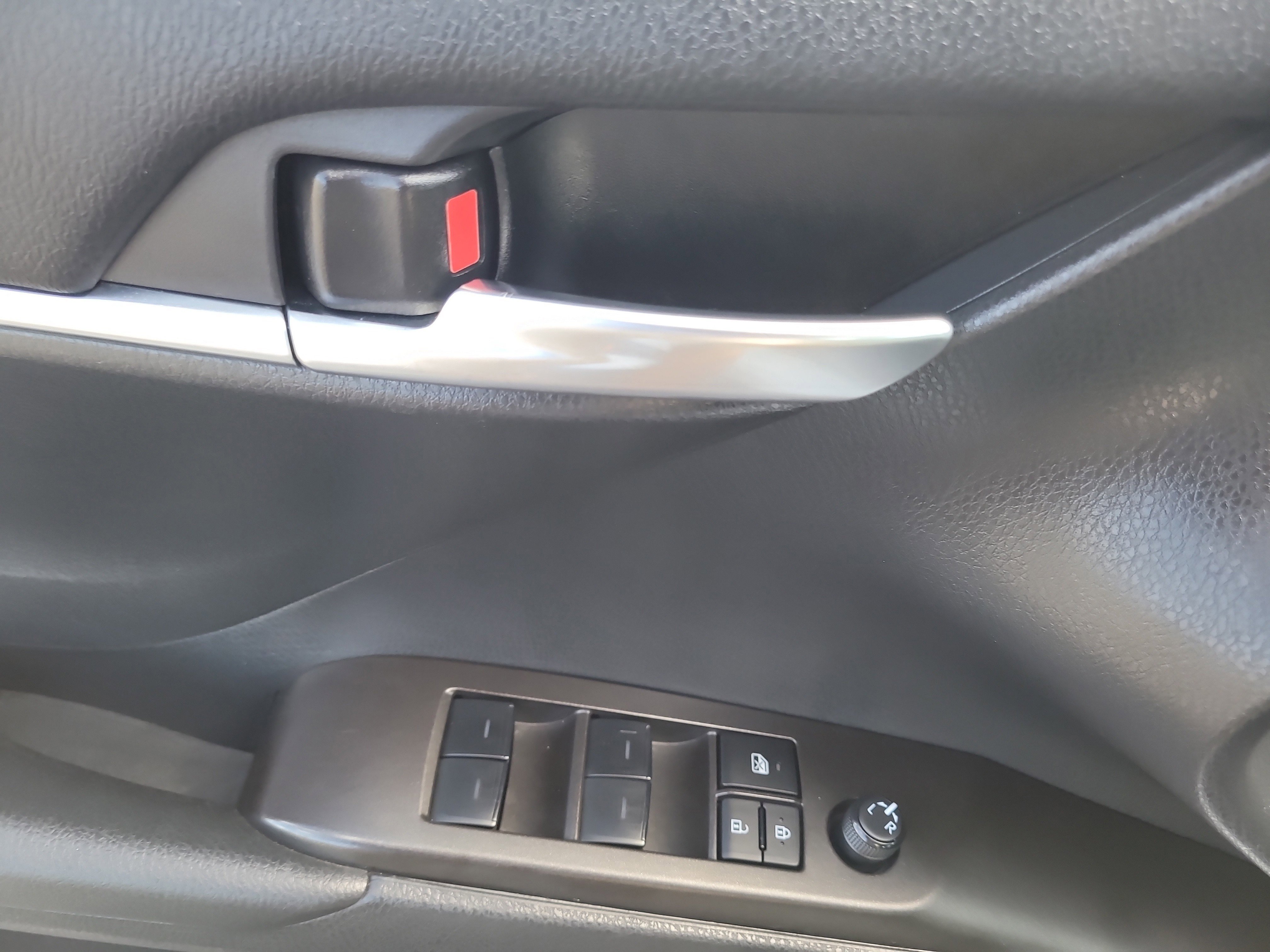 Used 2024 Toyota Camry SE image 17