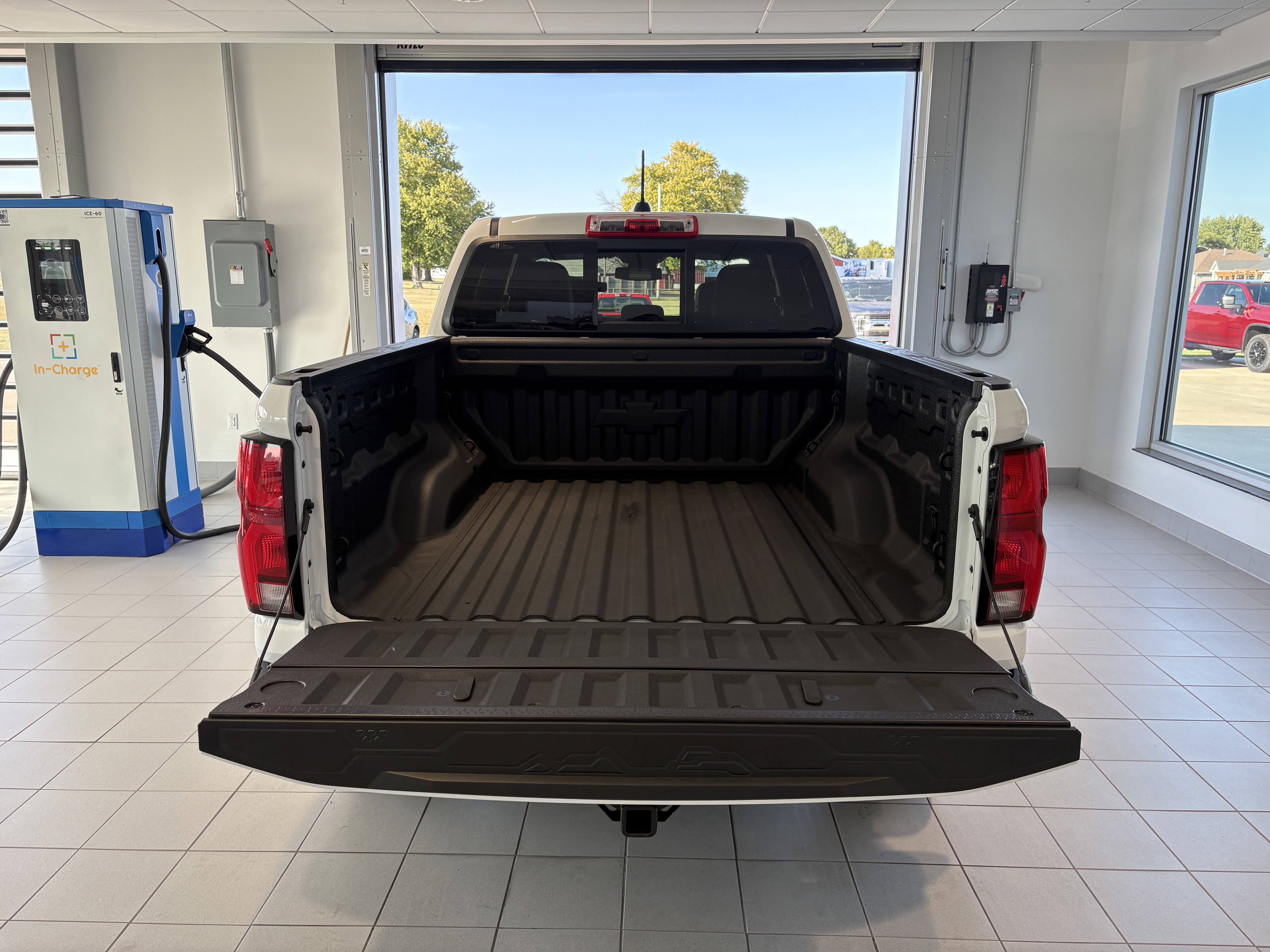 Used 2024 Chevrolet Colorado Z71 w/ Z71 Convenience Package 2 image 5