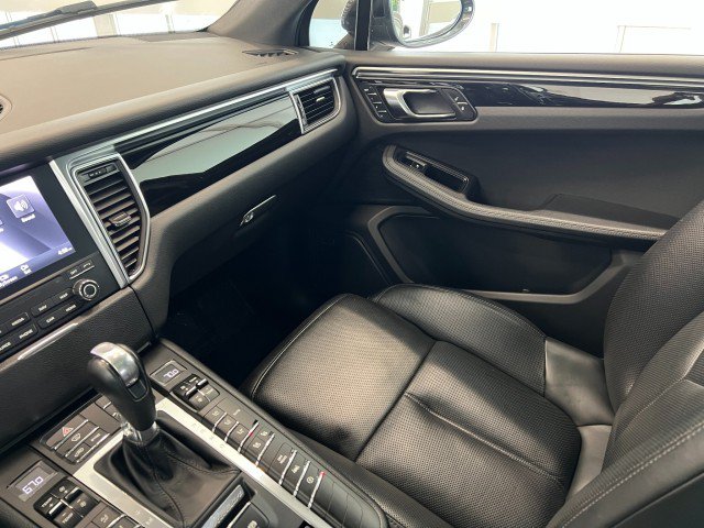 Used 2017 Porsche Macan S AWD/4WD image 18