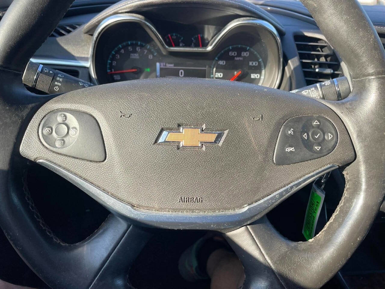 Used 2015 Chevrolet Impala LT w/ Convenience Package FWD image 33