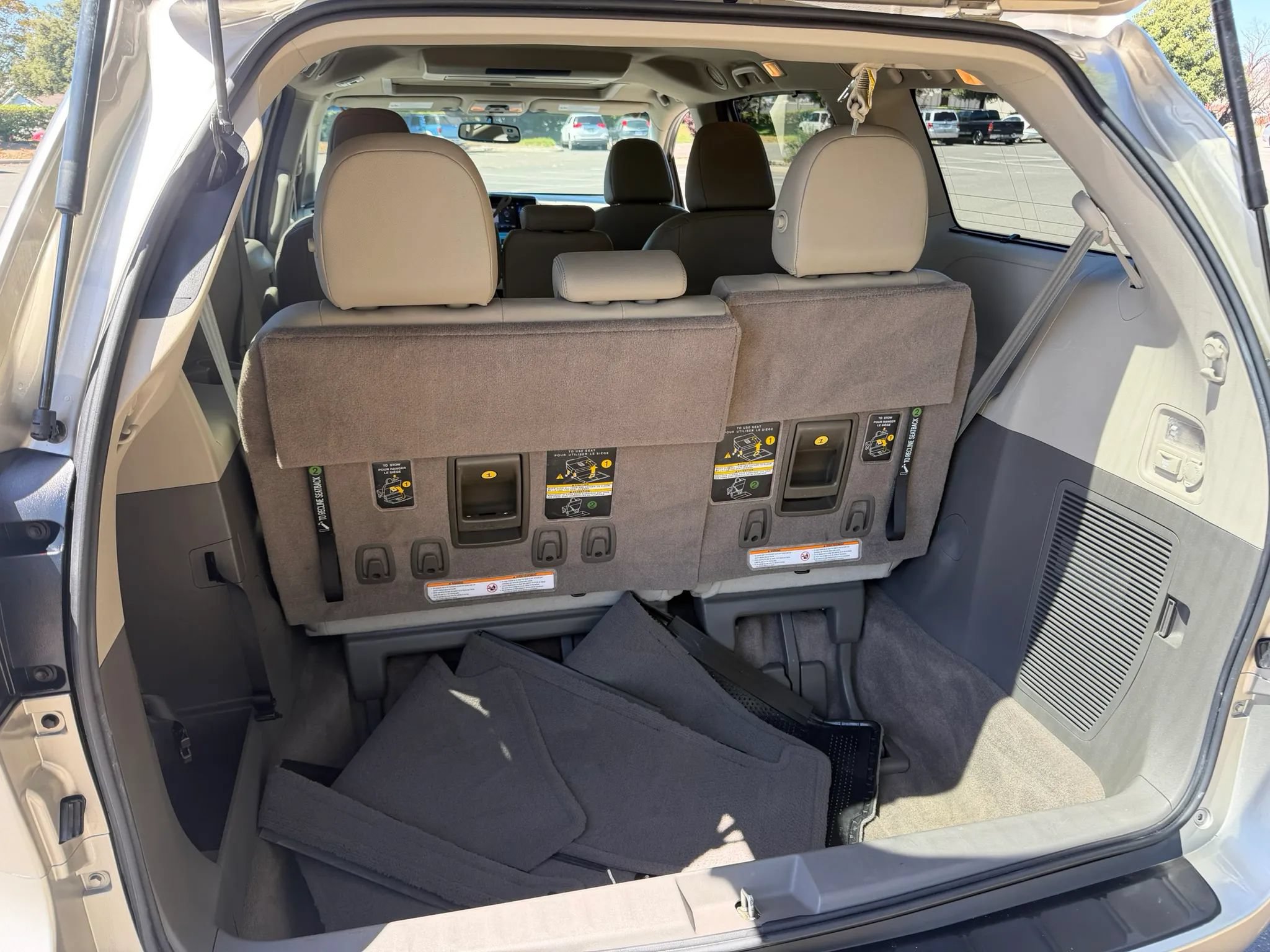 Used 2015 Toyota Sienna XLE Premium FWD image 14