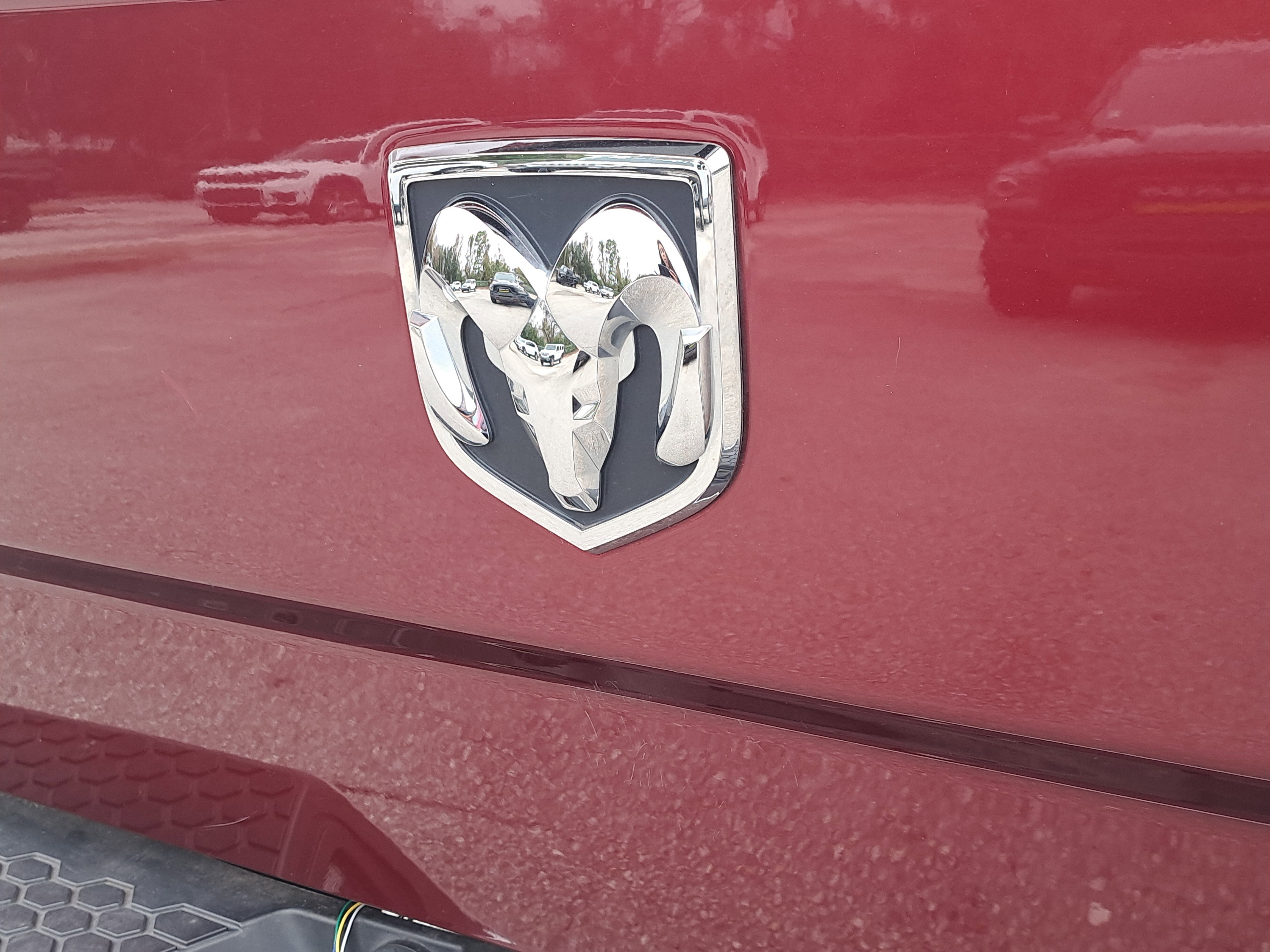 Used 2021 RAM 1500 Classic SLT image 9