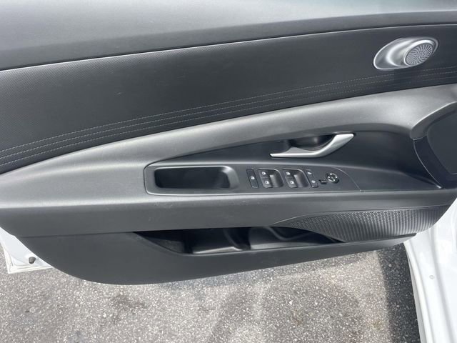 Certified 2024 Hyundai Elantra SE FWD image 15