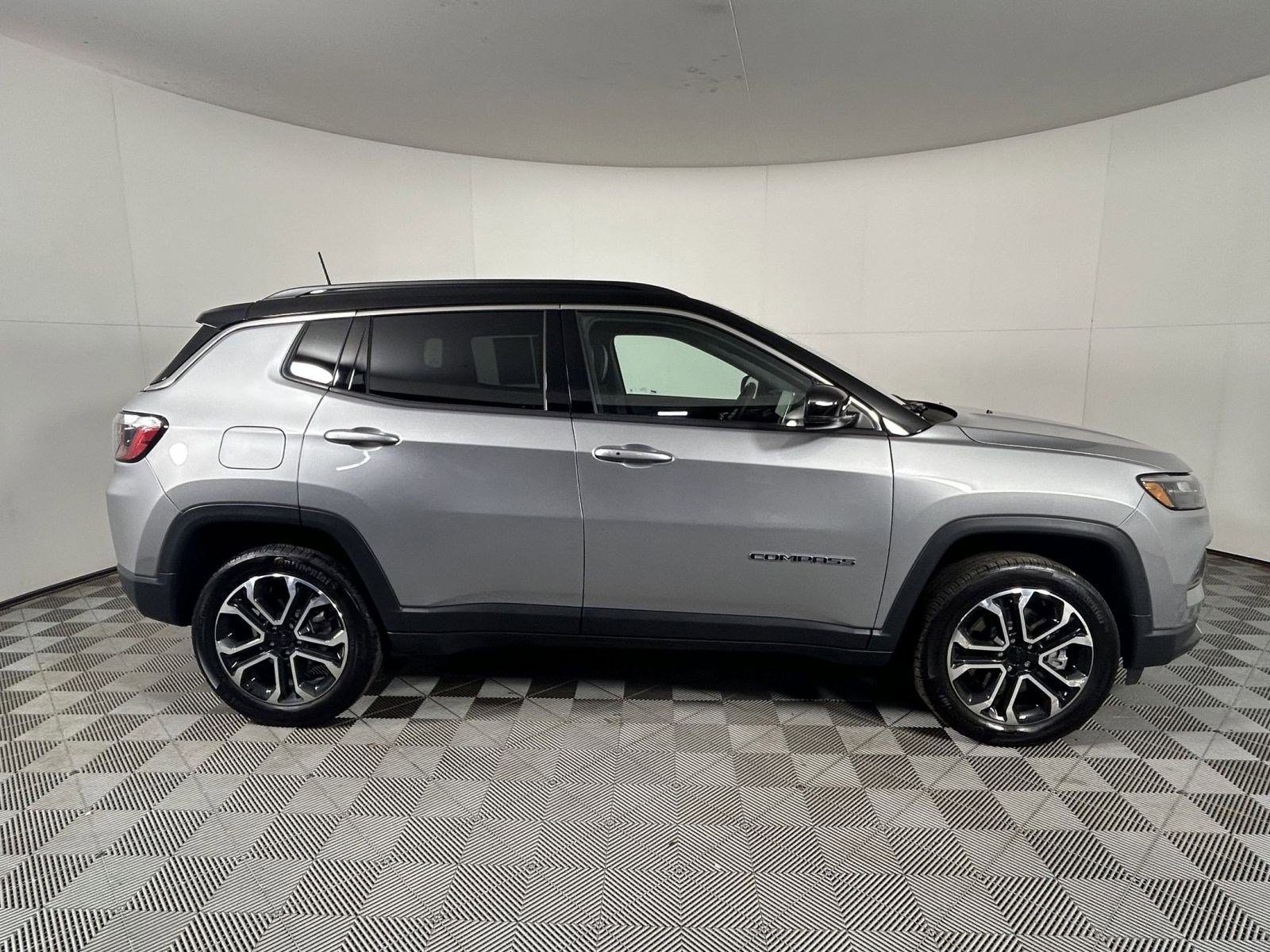 Used 2023 Jeep Compass Limited w/ Sun and Sound Group AWD/4WD image 8