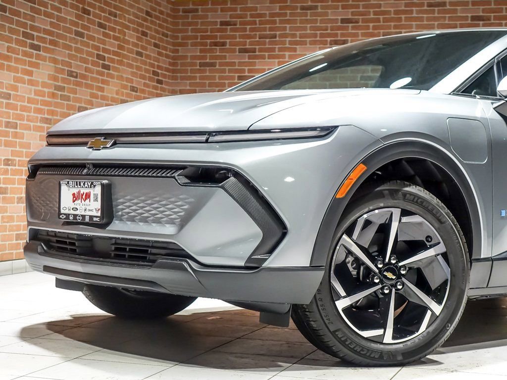 New 2026 Chevrolet Equinox EV LT video 4