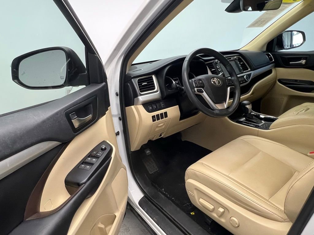Used 2019 Toyota Highlander XLE image 23