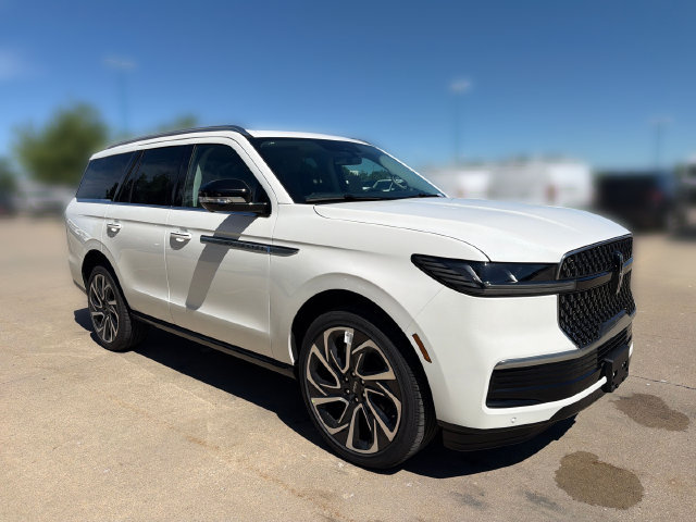 New 2026 Lincoln Navigator Reserve AWD/4WD image 3