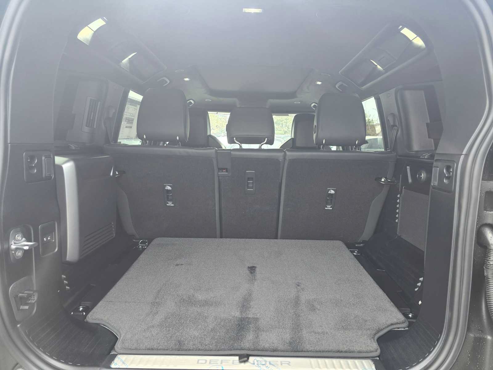 New 2026 Land Rover Defender 110 OCTA AWD/4WD image 17