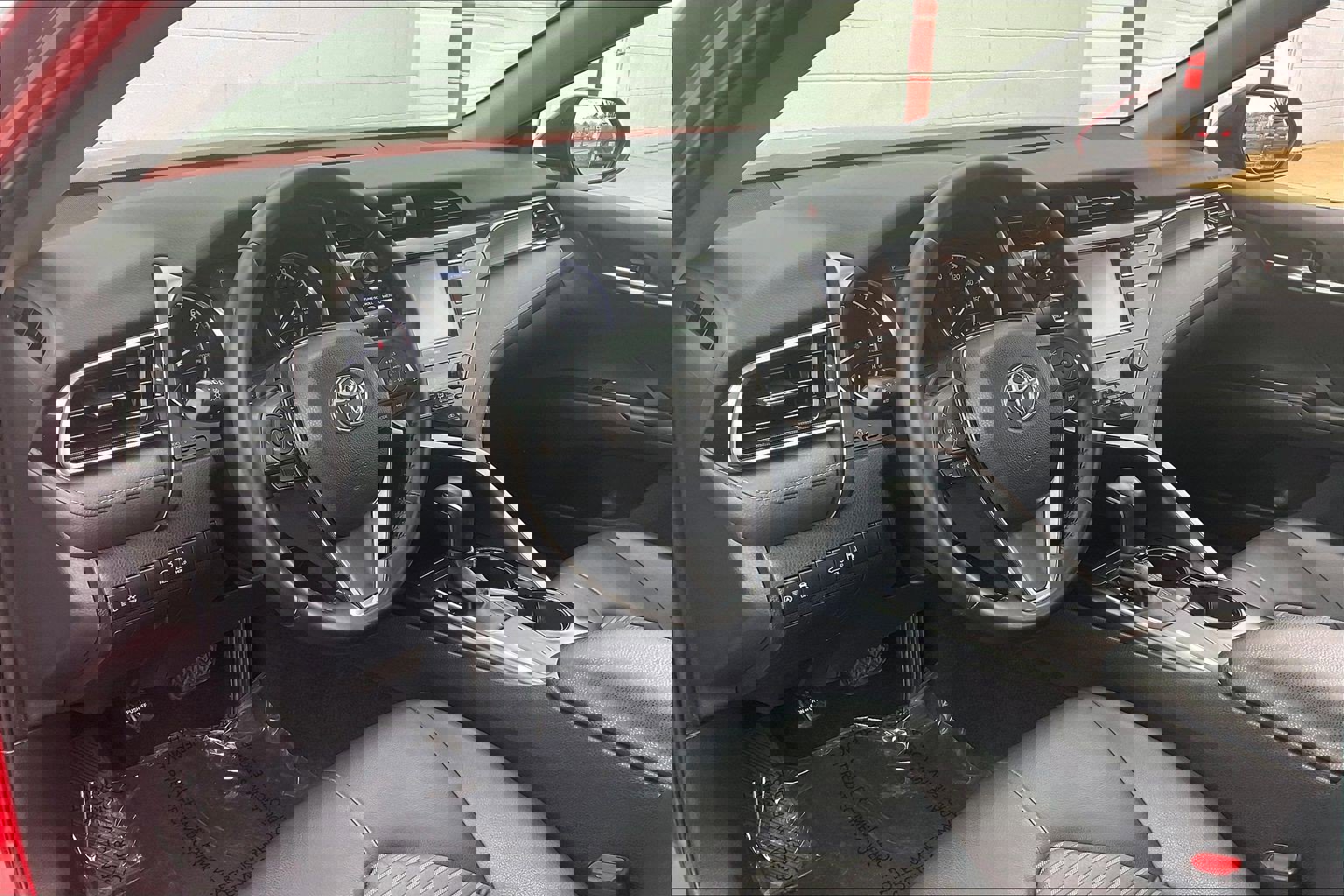 Used 2020 Toyota Camry SE image 18