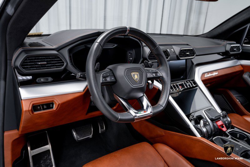 Used 2019 Lamborghini Urus image 24