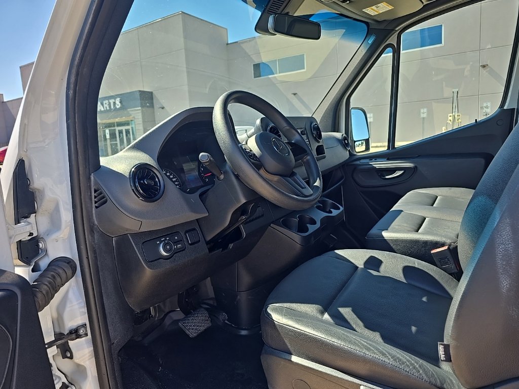 Used 2021 Mercedes-Benz Sprinter 1500 image 4