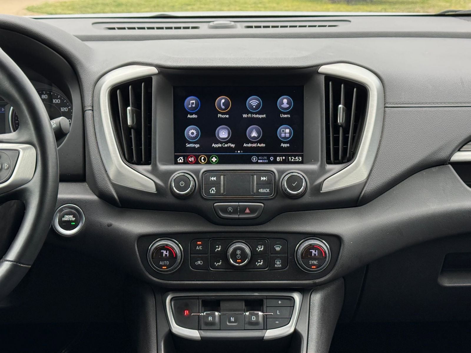 Used 2024 GMC Terrain SLT image 17