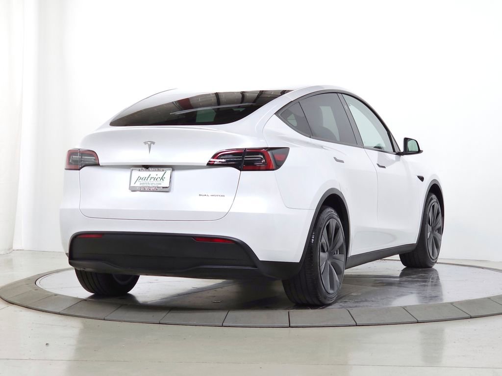 Used 2024 Tesla Model Y Long Range AWD/4WD image 9