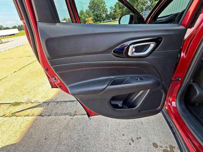 Used 2025 Jeep Compass Trailhawk AWD/4WD image 19