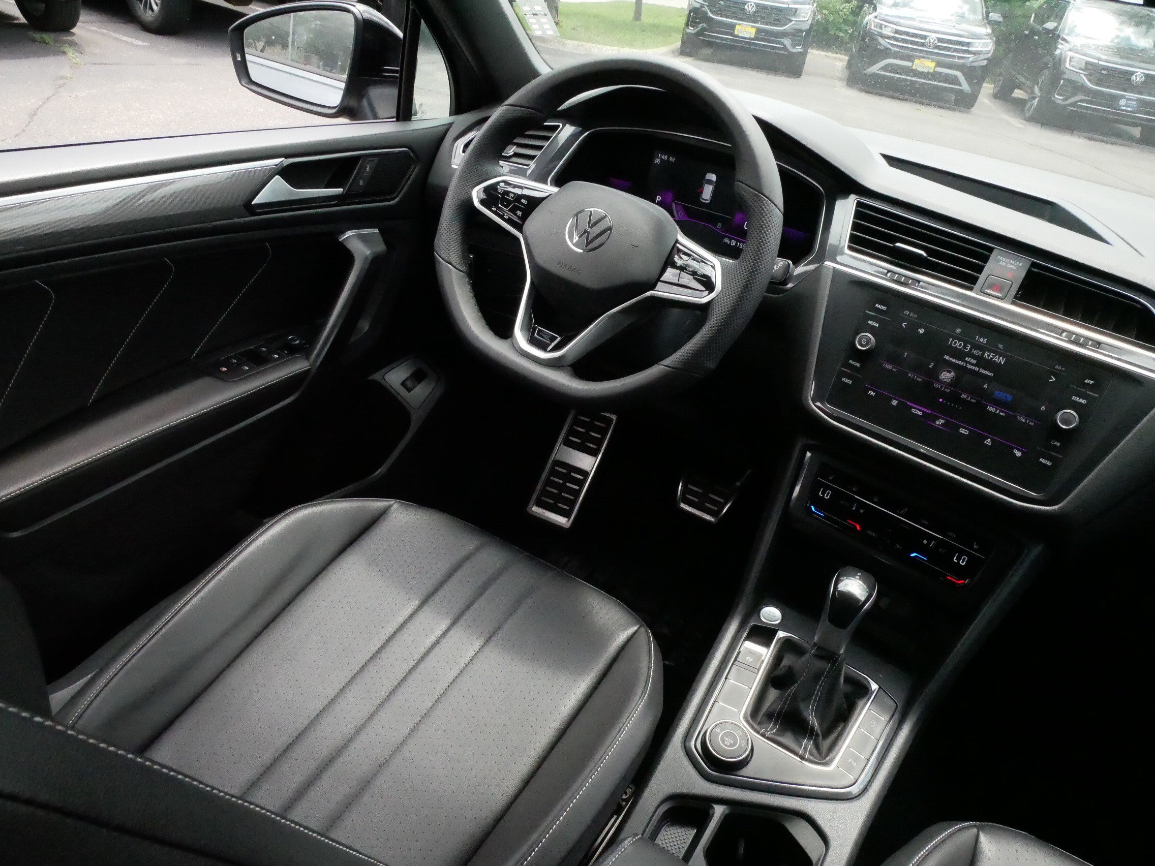 Certified 2022 Volkswagen Tiguan SE R-Line AWD/4WD image 9