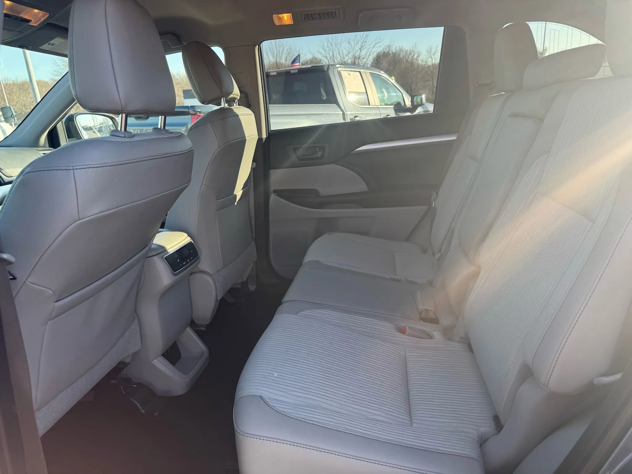 Used 2019 Toyota Highlander Plus image 9