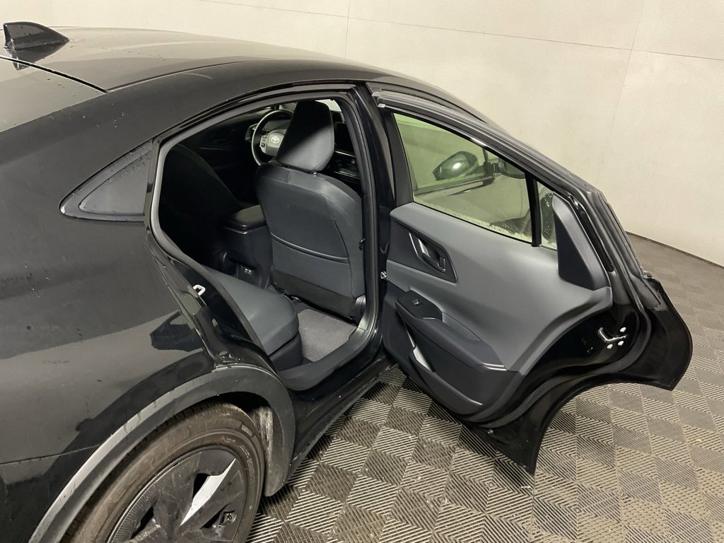 Used 2025 Toyota Prius LE image 32