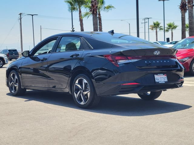 Used 2023 Hyundai Elantra SEL w/ Convenience Package FWD image 3
