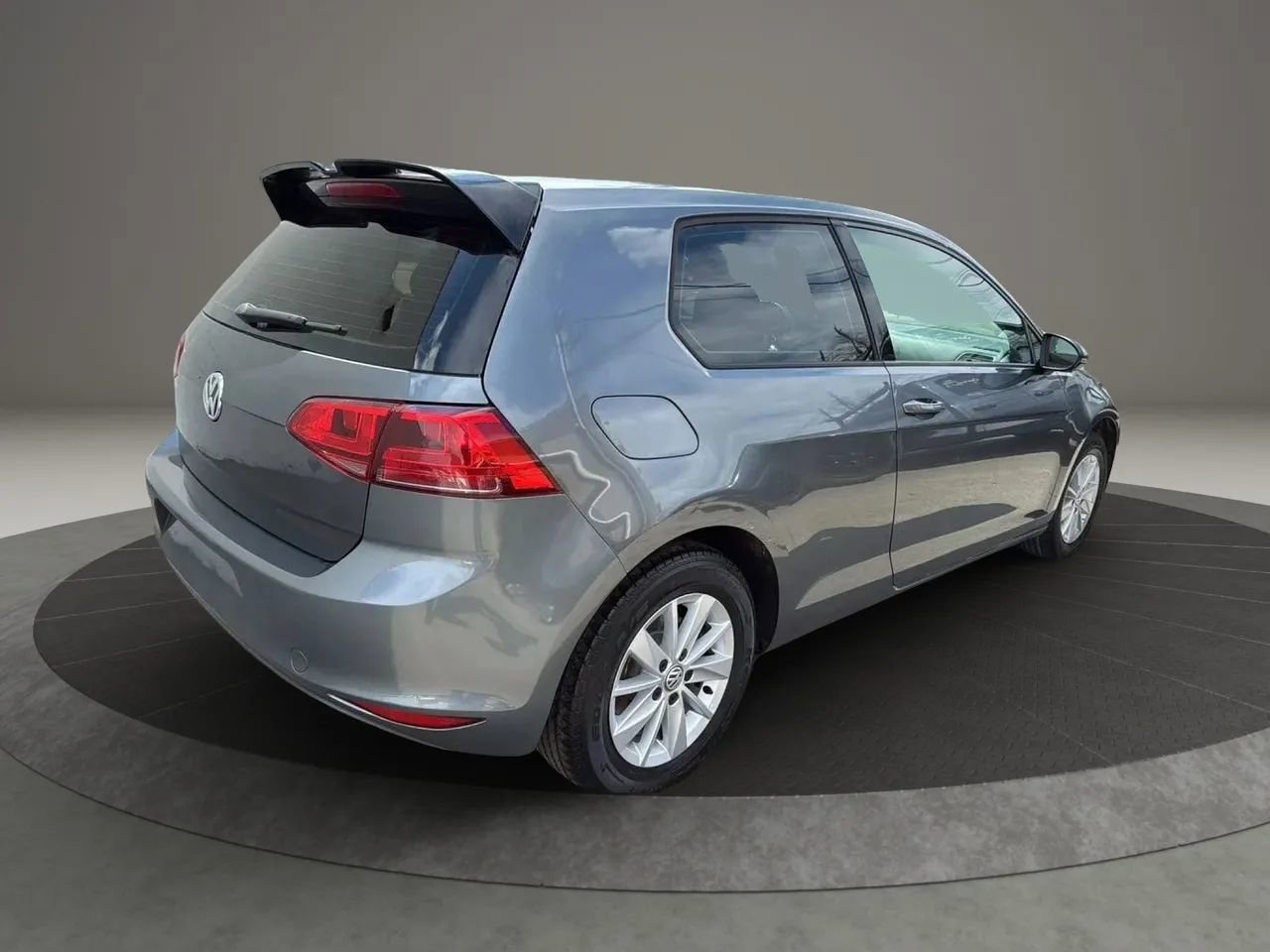 Used 2015 Volkswagen Golf S FWD image 5
