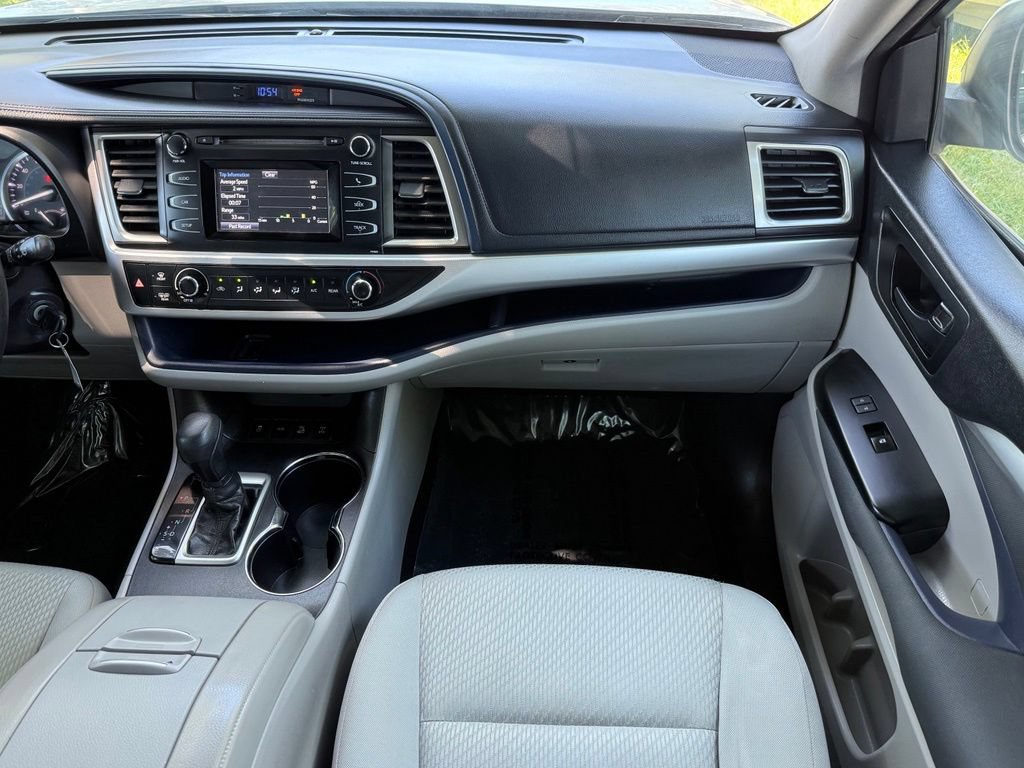 Used 2016 Toyota Highlander LE AWD/4WD image 24