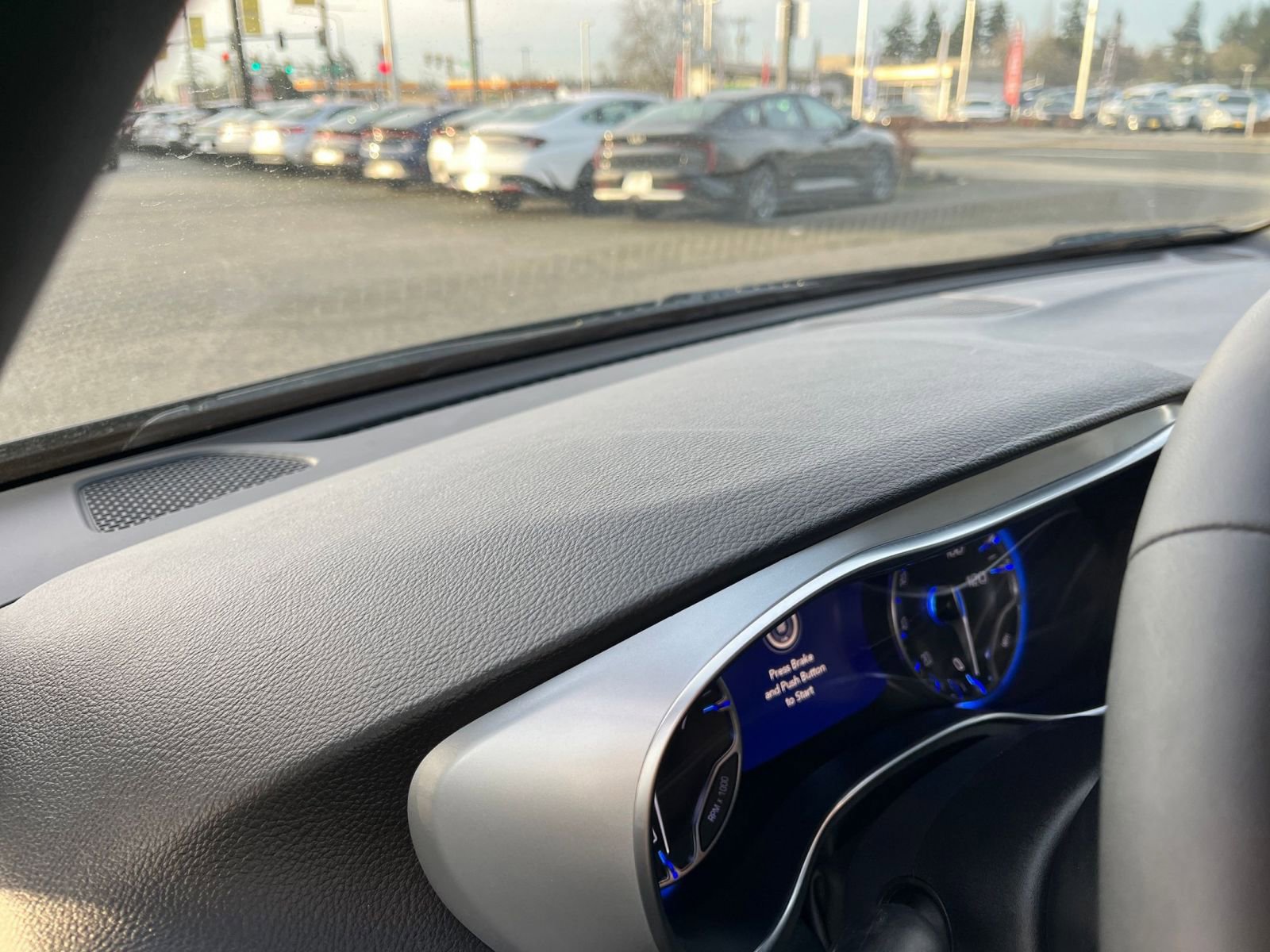 Used 2025 Chrysler Pacifica Limited image 39