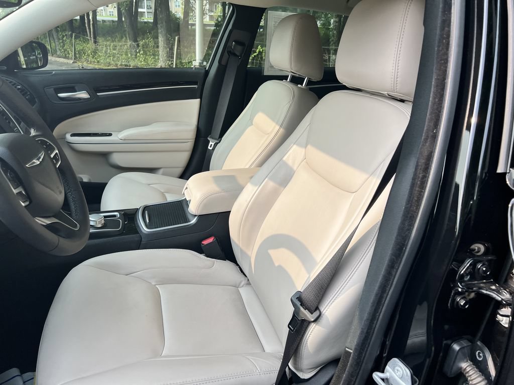 Certified 2023 Chrysler 300 Touring L w/ Safetytec Plus Group RWD image 14