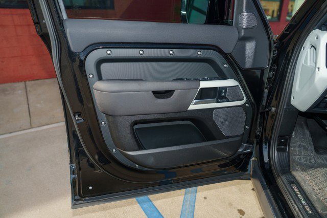 Used 2022 Land Rover Defender 110 X-Dynamic SE image 27