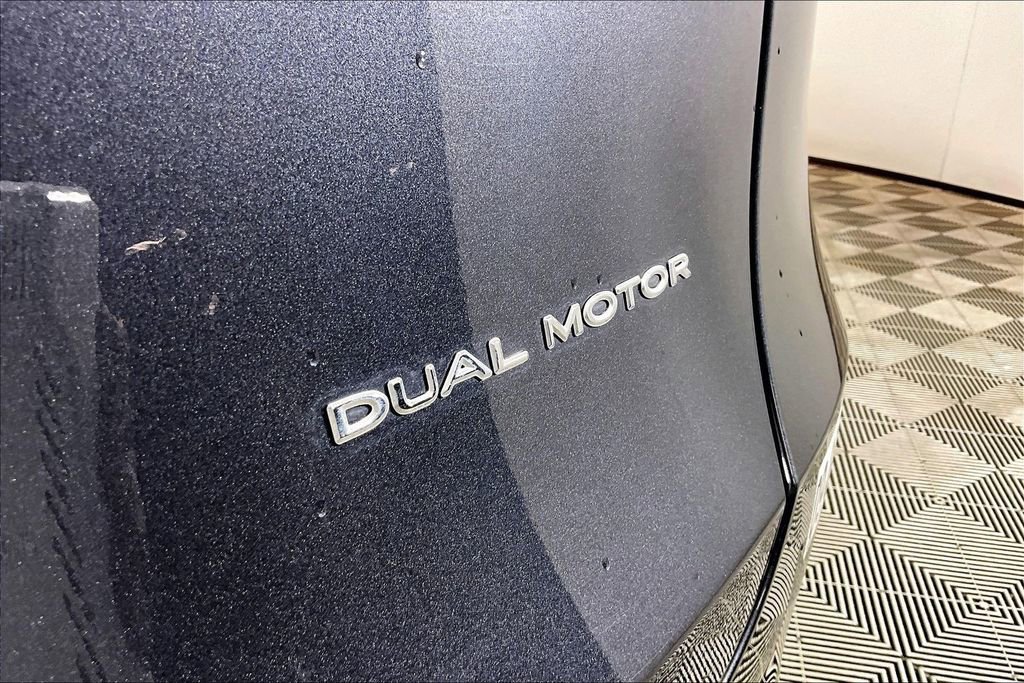Used 2024 Tesla Model Y Long Range AWD/4WD image 30