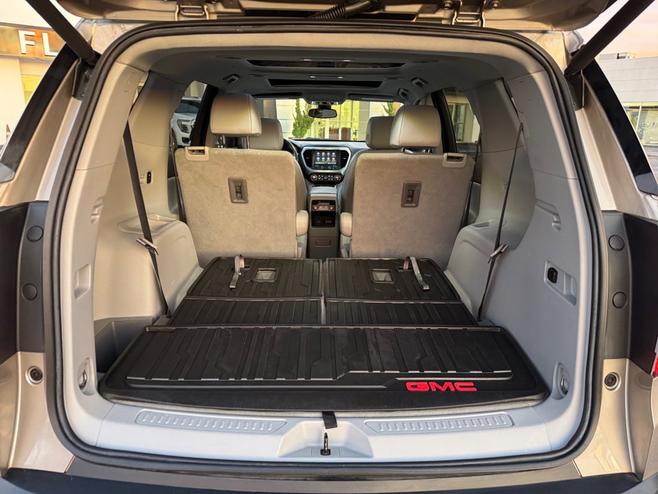Certified 2022 GMC Acadia SLT w/ Trailering Package image 18
