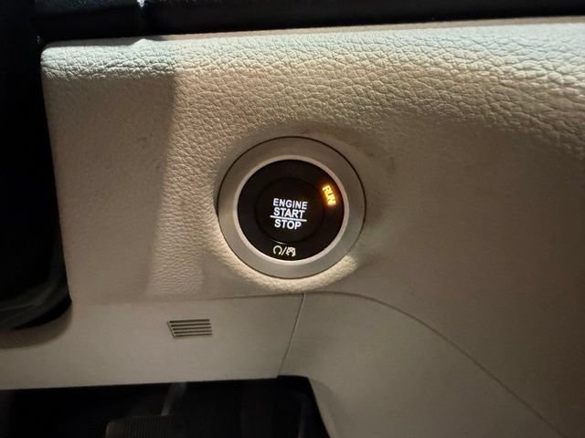 Used 2017 Chrysler Pacifica Limited FWD image 46
