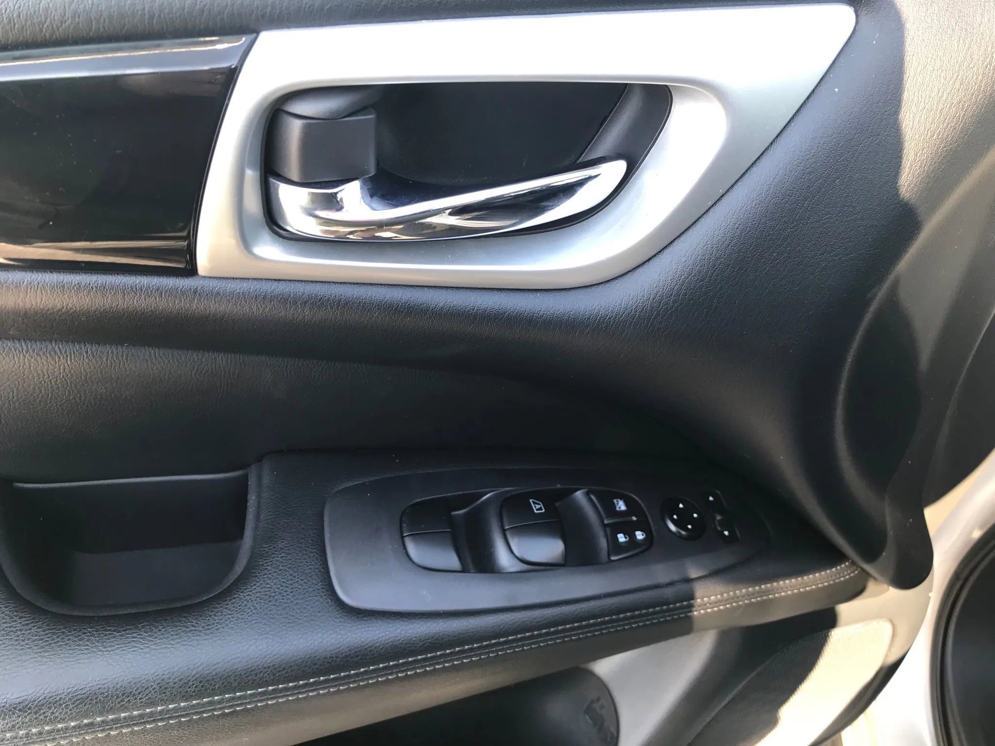 Used 2020 Nissan Pathfinder S image 12