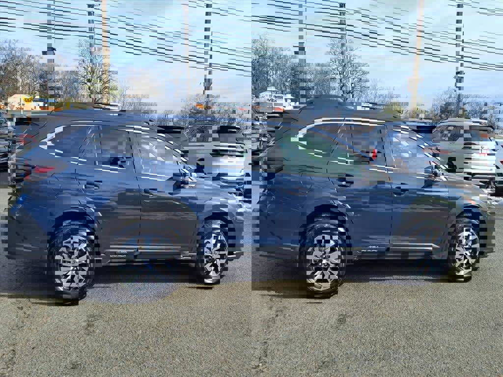 Used 2025 Subaru Outback Premium image 8