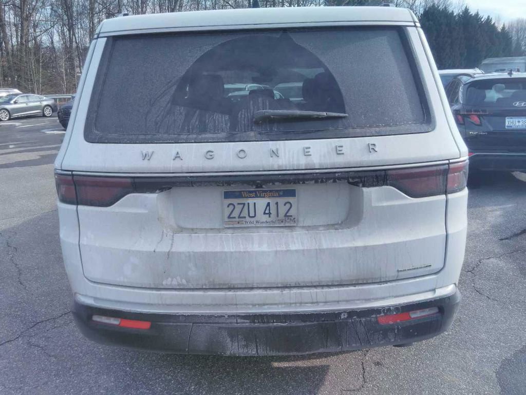 Used 2024 Jeep Wagoneer Series II w/ Flexible Seating Group image 8