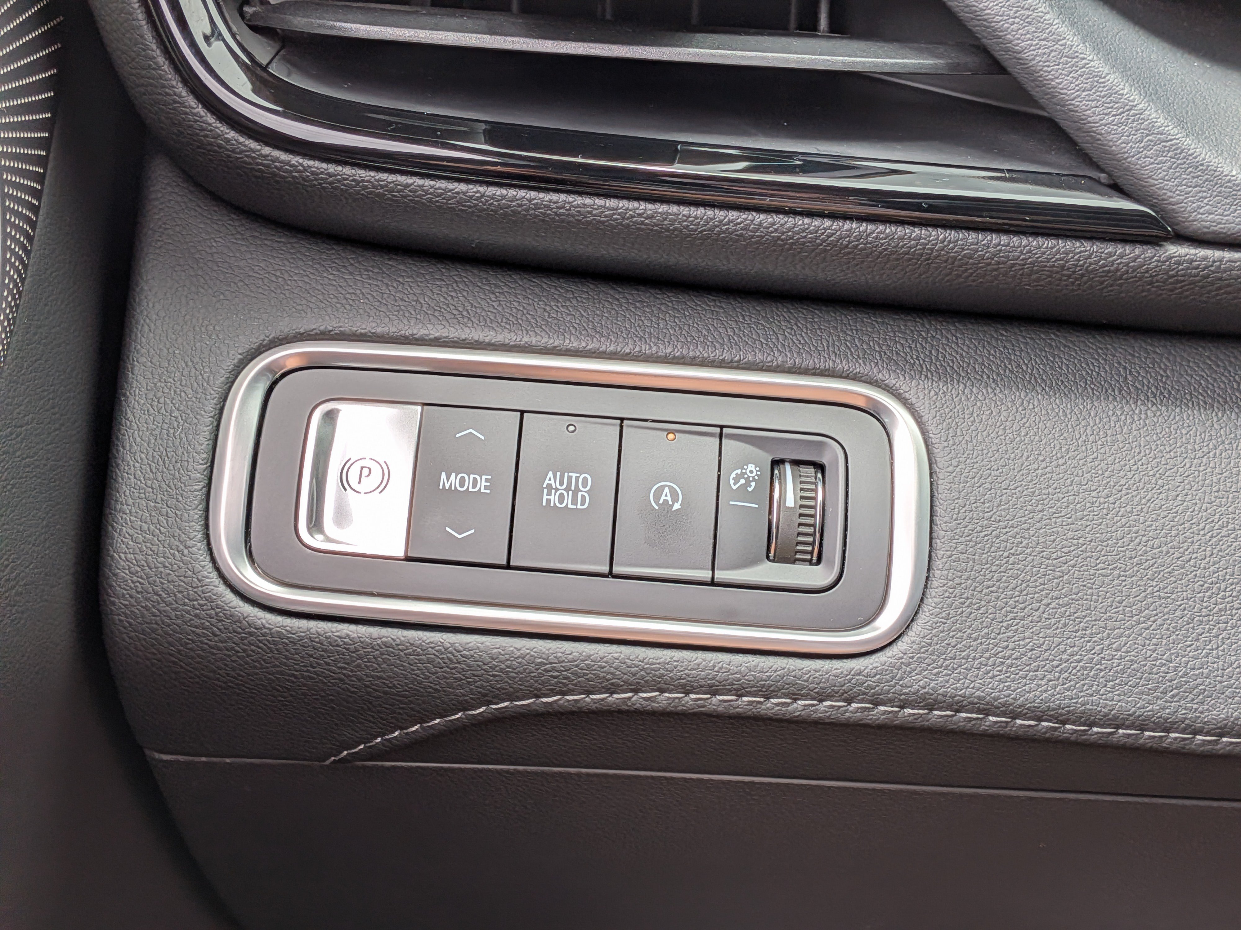 Used 2025 Buick Enclave Avenir w/ Super Cruise Package FWD image 24