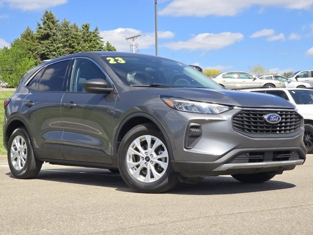 Used 2023 Ford Escape Active w/ Cold Weather Package FWD image 2