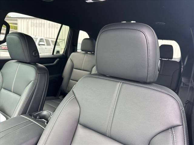 Certified 2026 GMC Acadia Elevation w/ Elevation Premium Package FWD image 25