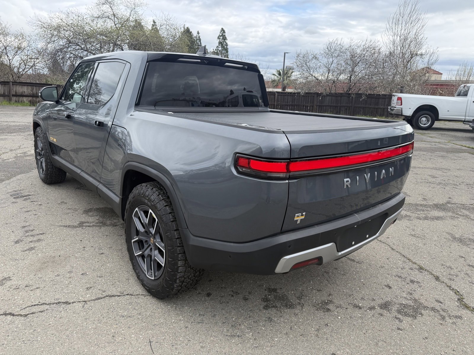 Used 2022 Rivian R1T Launch Edition image 3