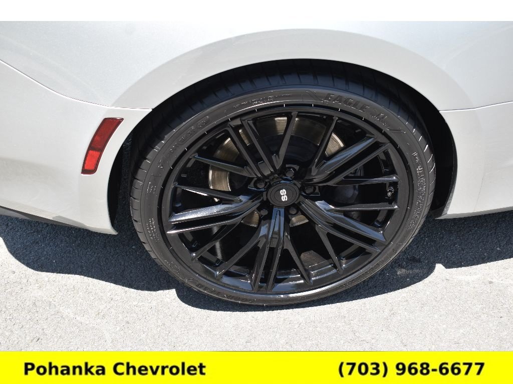Used 2018 Chevrolet Camaro SS RWD image 32