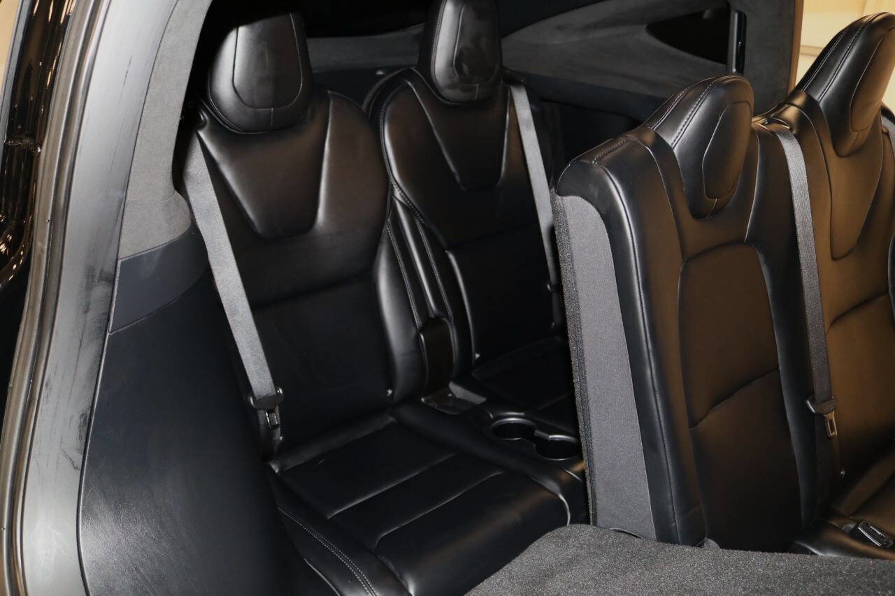 Used 2020 Tesla Model X image 25