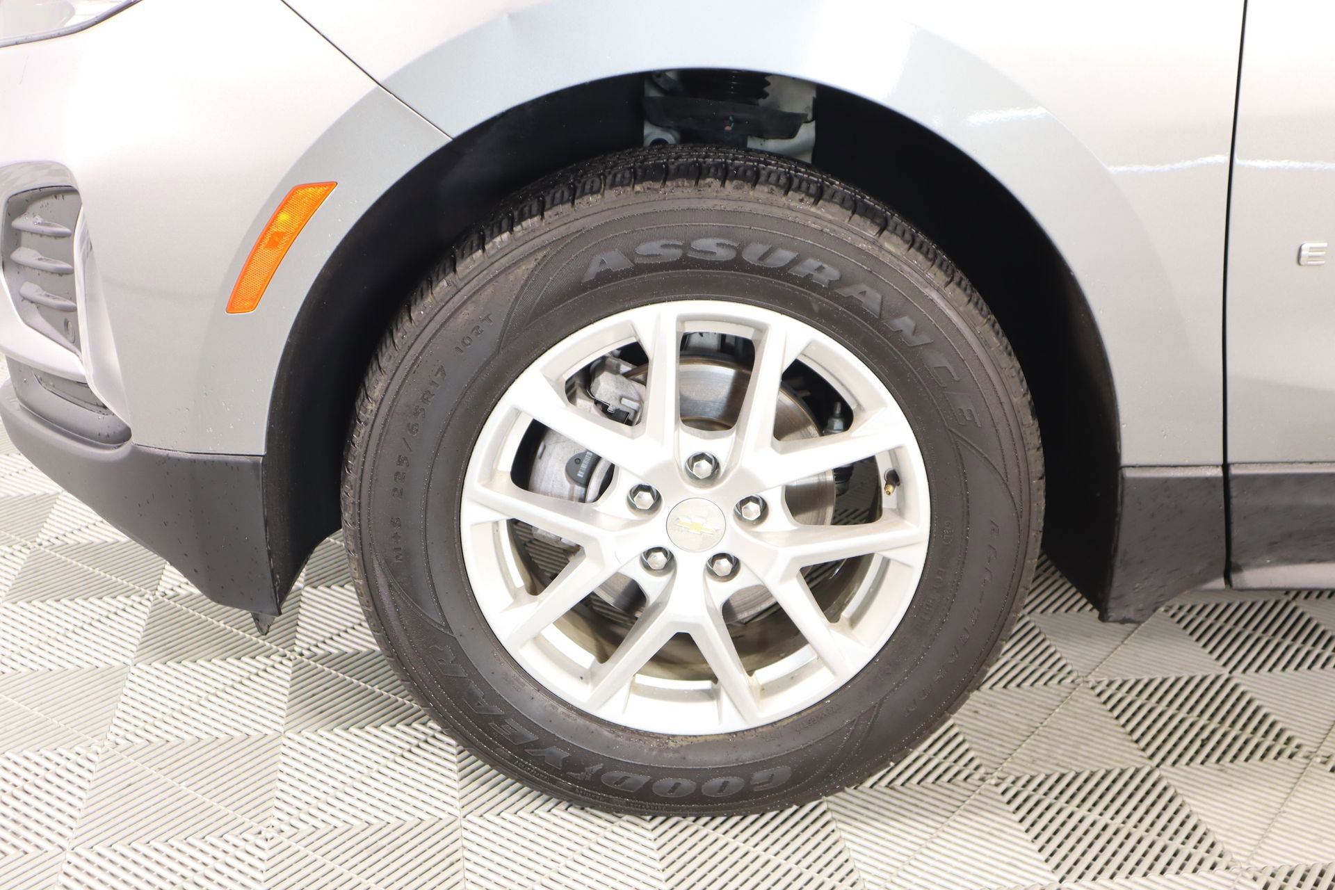 Used 2023 Chevrolet Equinox LT w/ Driver Convenience Package image 17