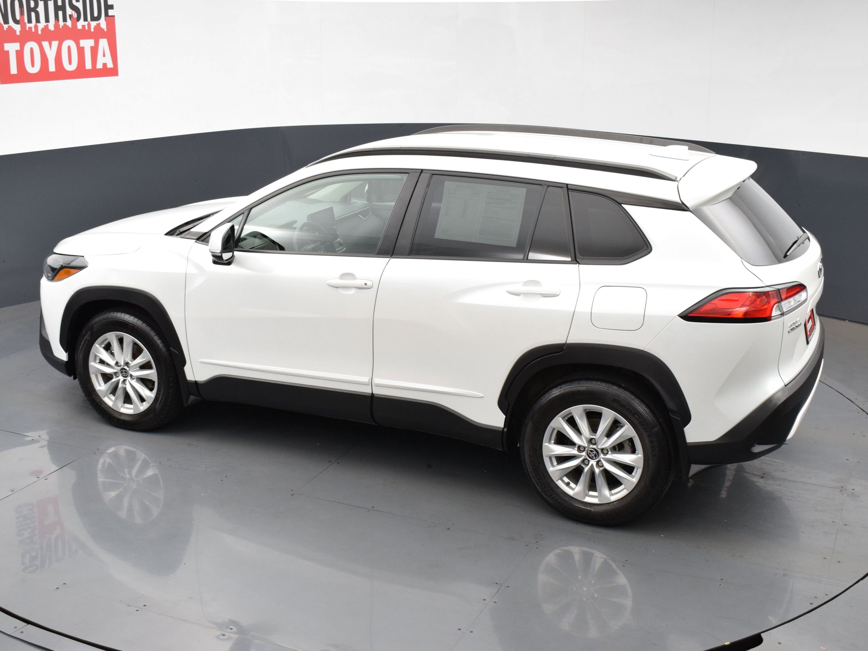 Used 2022 Toyota Corolla Cross LE image 19