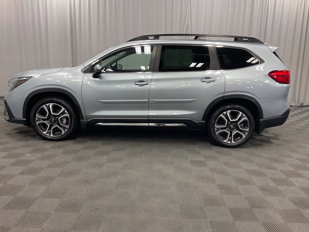Used 2023 Subaru Ascent Limited w/ Technology Package AWD/4WD image 8