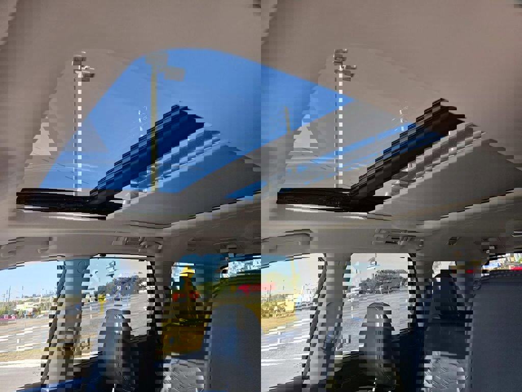 Used 2022 Nissan Pathfinder Platinum w/ Cargo Package image 9