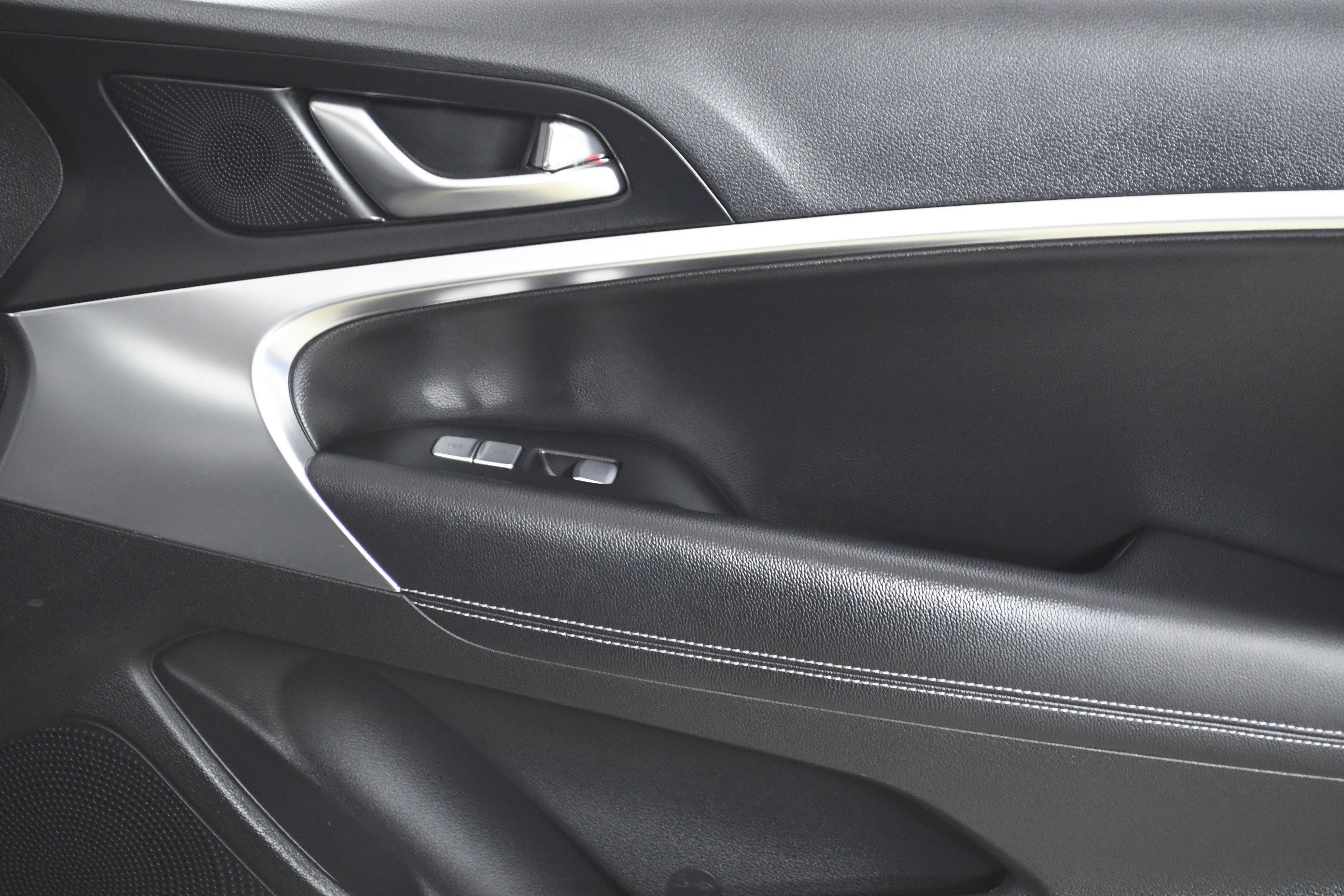 Used 2025 Genesis G70 2.5T image 28