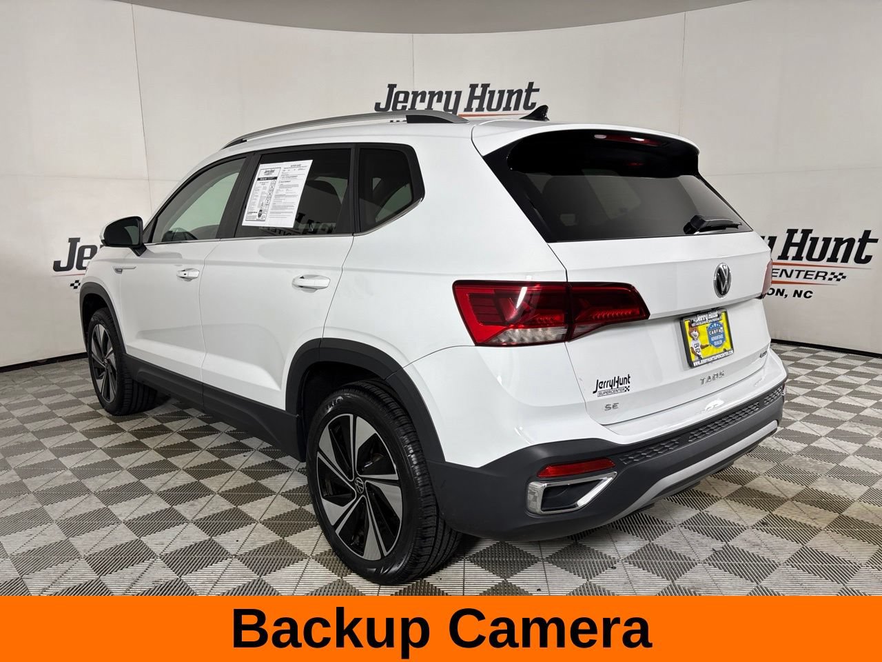 Used 2023 Volkswagen Taos SE w/ Panoramic Sunroof Package AWD/4WD image 9