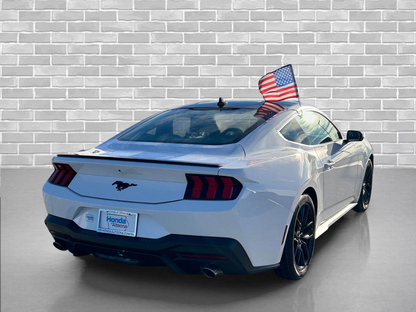 Used 2025 Ford Mustang Coupe image 4