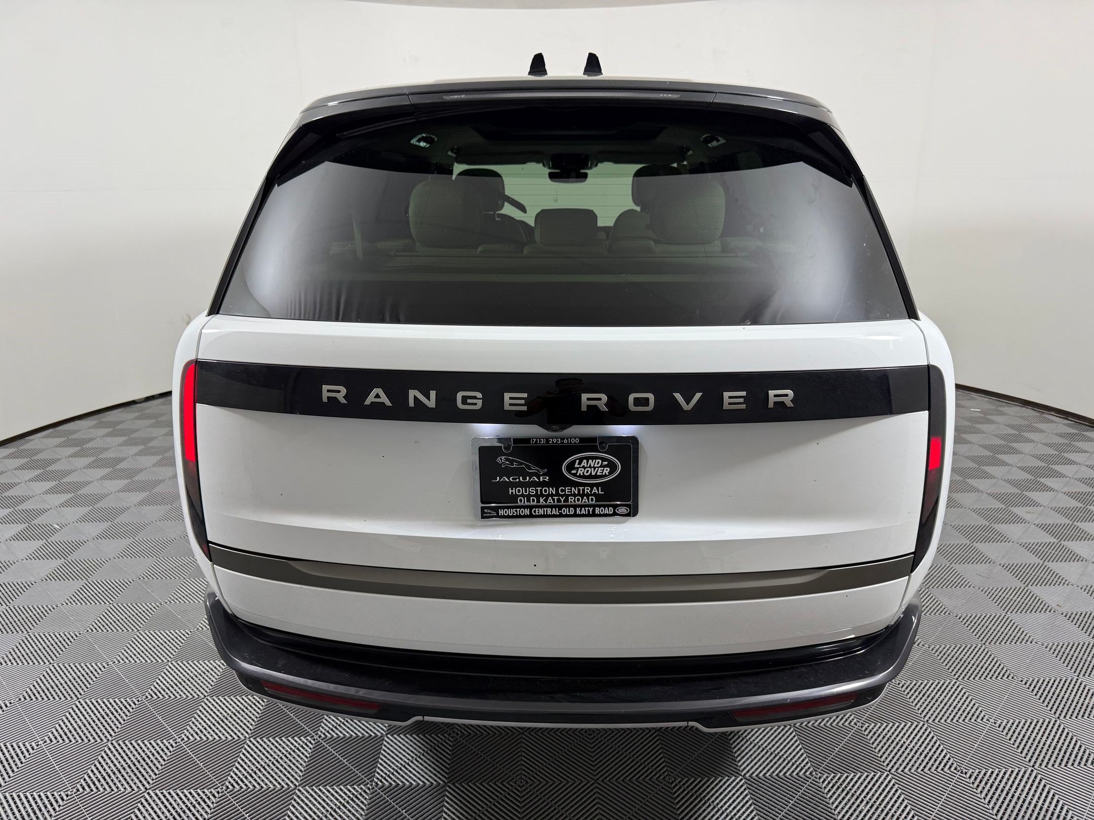New 2026 Land Rover Range Rover Long Wheelbase SE AWD/4WD image 10
