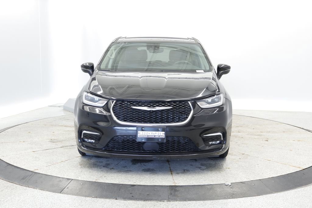 Used 2023 Chrysler Pacifica Touring-L FWD image 11