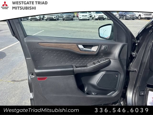 Used 2020 Ford Escape Titanium AWD/4WD image 16